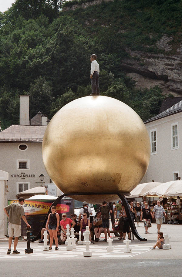 Lichterwaldt Salzburg Goldene Kugel